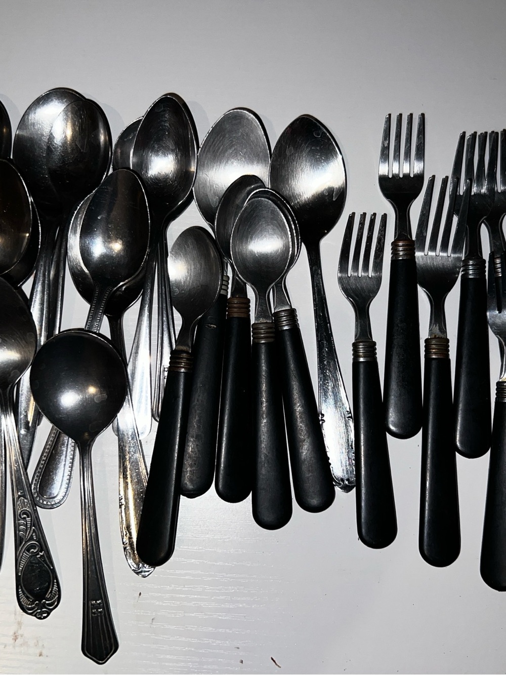 Assorted Kitchen Utensils - Picture 7 of 16